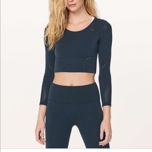 Lululemon cropped workout top